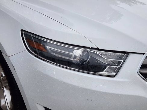Used 2016 Ford Taurus SE FWD image 8