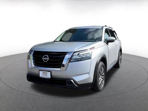 Used 2025 Nissan Pathfinder SV FWD image 7