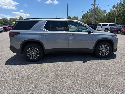 Used 2023 Chevrolet Traverse LT FWD image 4