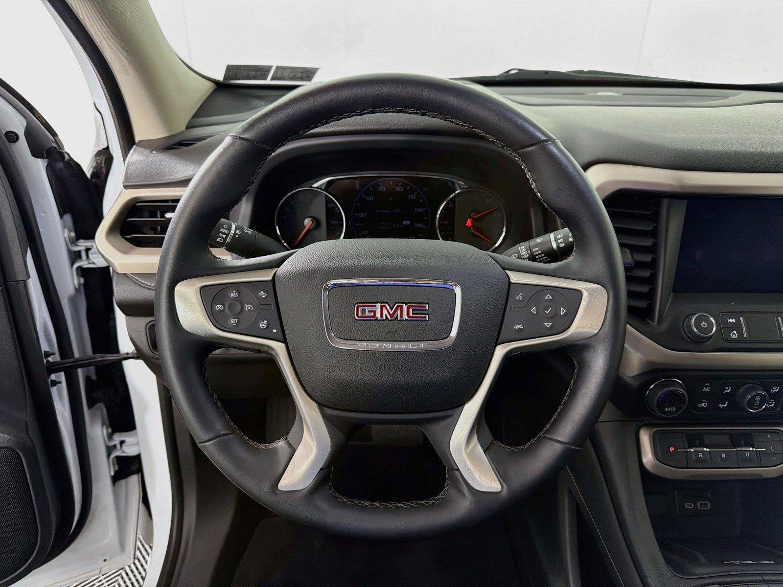 Used 2023 GMC Acadia Denali w/ Denali Technology Package AWD/4WD image 3