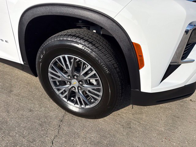 Used 2026 Chevrolet Traverse LT FWD image 8