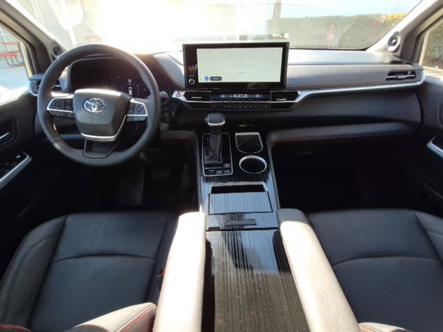 Used 2026 Toyota Sienna XSE FWD image 18