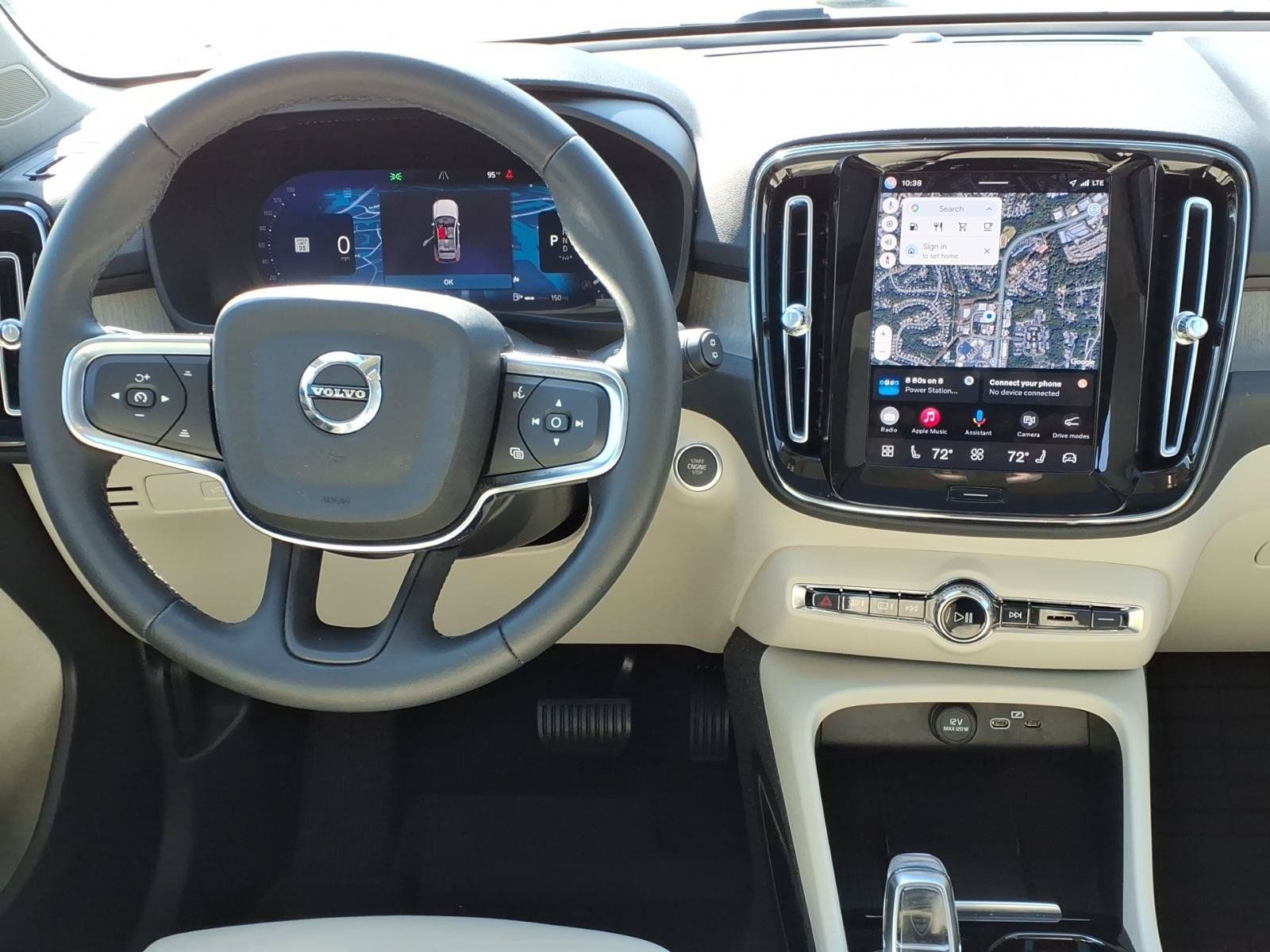 Used 2024 Volvo XC40 B5 Plus AWD/4WD image 13