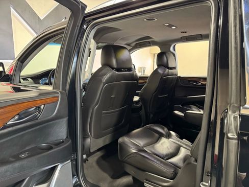 Used 2020 Cadillac Escalade ESV 2WD image 11