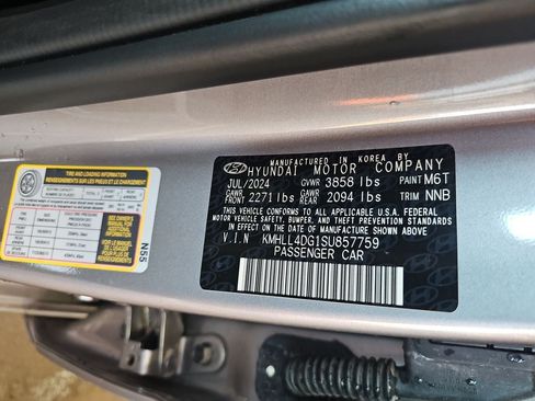 Used 2025 Hyundai Elantra SE FWD image 10
