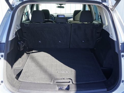 Used 2024 Nissan Rogue SV image 7