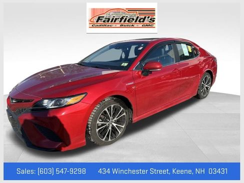 Used 2020 Toyota Camry SE w/ Sunroof Package image 1