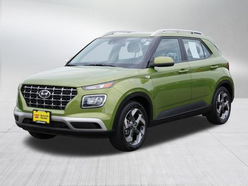 Used 2022 Hyundai Venue SEL FWD image 3