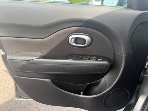 Used 2016 Kia Soul + FWD image 13