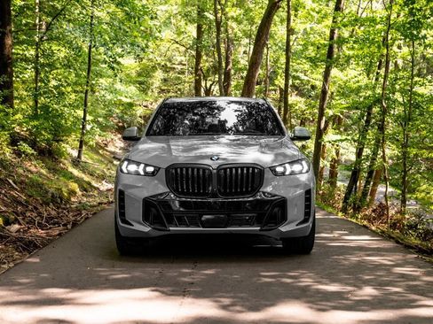 Used 2024 BMW X5 xDrive40i w/ M Sport Package AWD/4WD image 11