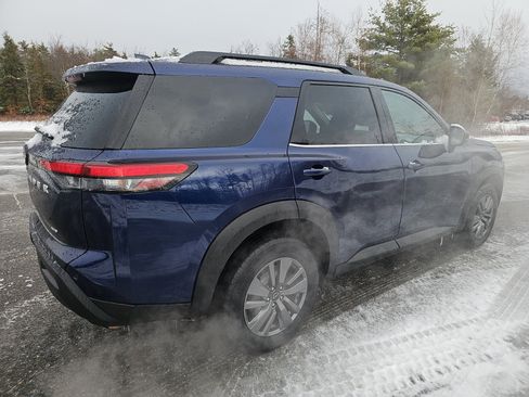Certified 2025 Nissan Pathfinder SV image 5
