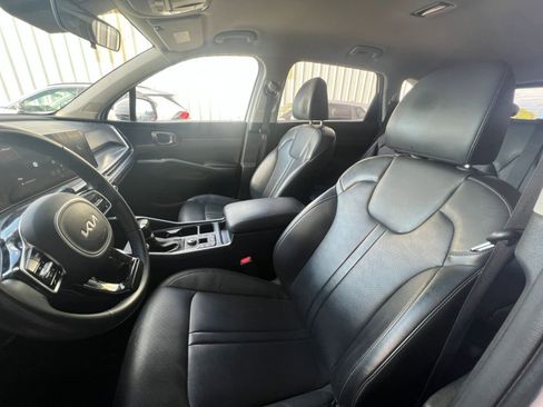 Used 2024 Kia Sorento S image 36