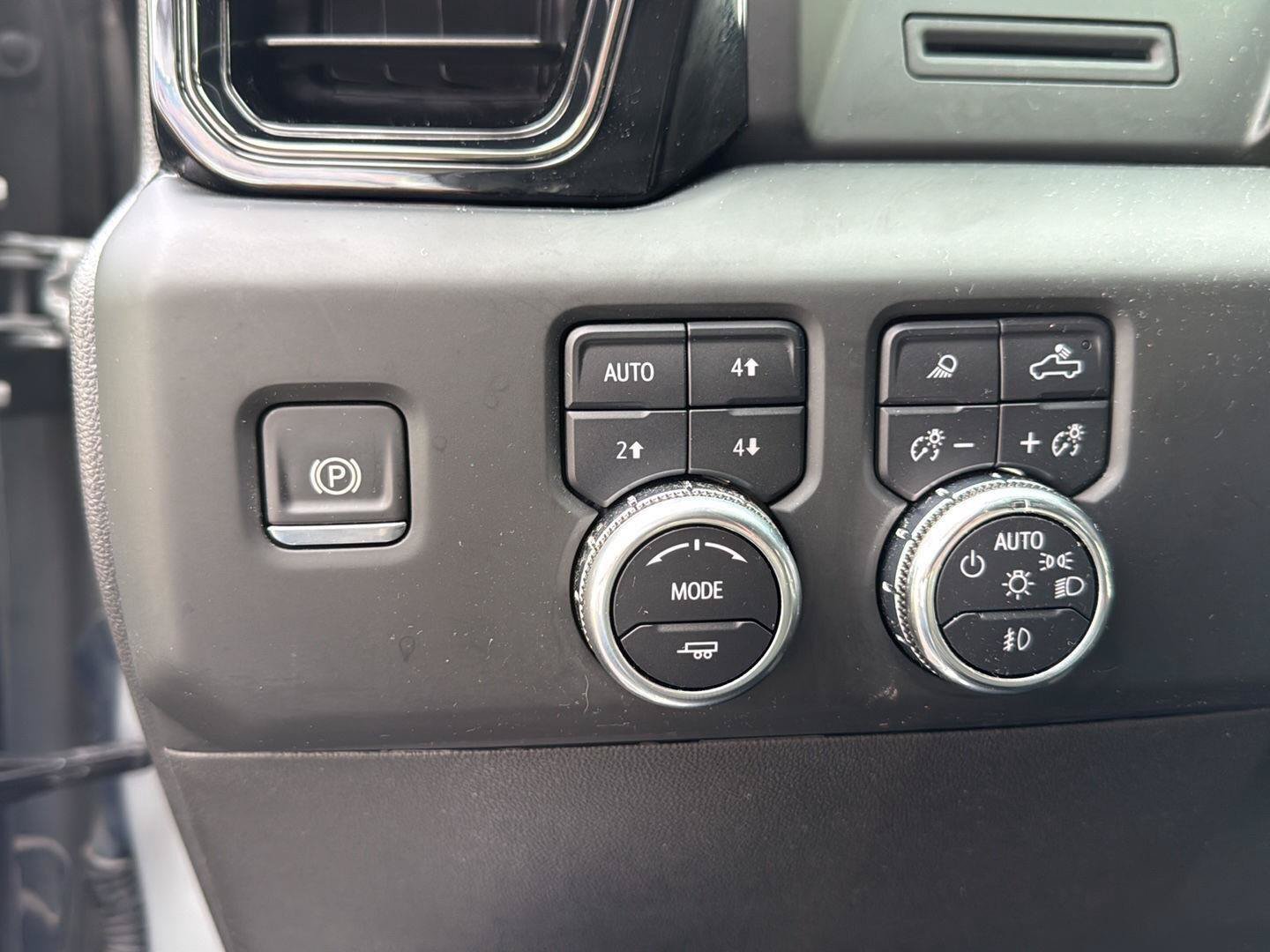 Used 2024 GMC Sierra 1500 AT4 w/ AT4 Preferred Package AWD/4WD image 14