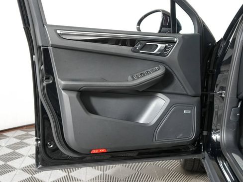 Certified 2021 Porsche Macan S AWD/4WD image 17