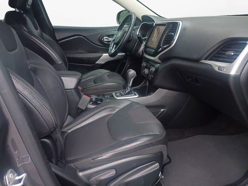 Used 2018 Jeep Cherokee Latitude Plus FWD image 24