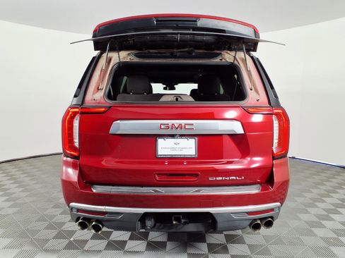 Used 2023 GMC Yukon XL Denali image 9