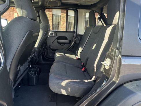 Used 2024 Jeep Wrangler Rubicon image 35