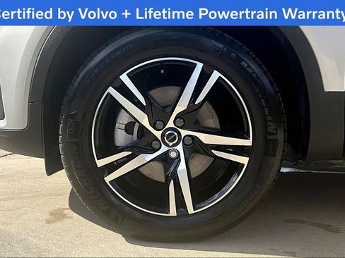 Certified 2025 Volvo XC40 B5 Core image 11