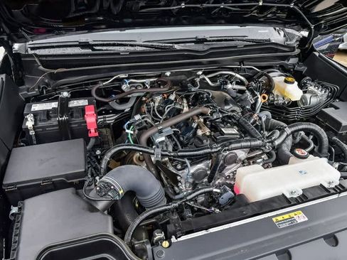 Certified 2025 Toyota Tacoma SR5 image 30