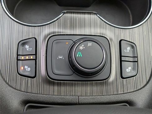 Used 2023 GMC Acadia SLT image 28