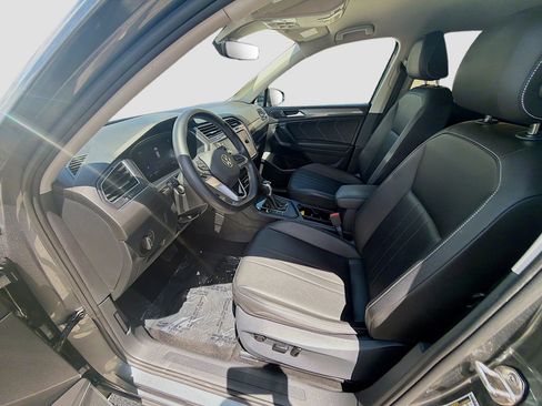 Used 2023 Volkswagen Tiguan SE image 18