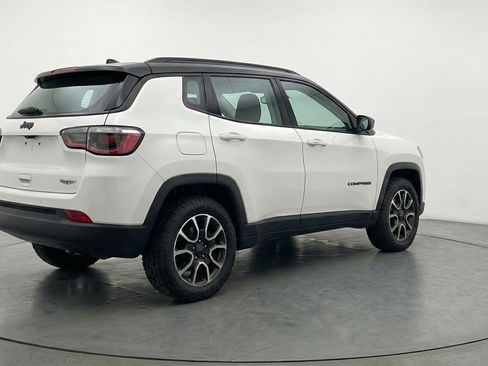 Used 2025 Jeep Compass Trailhawk AWD/4WD image 9