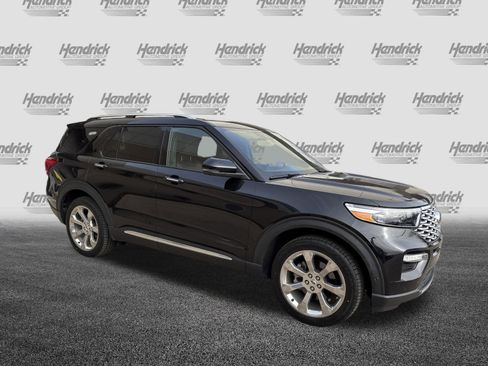 Used 2020 Ford Explorer Platinum w/ Premium Technology Package image 2