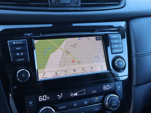 Used 2018 Nissan Rogue SL FWD image 27