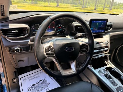 Used 2022 Ford Explorer XLT w/ Equipment Group 202A RWD image 15