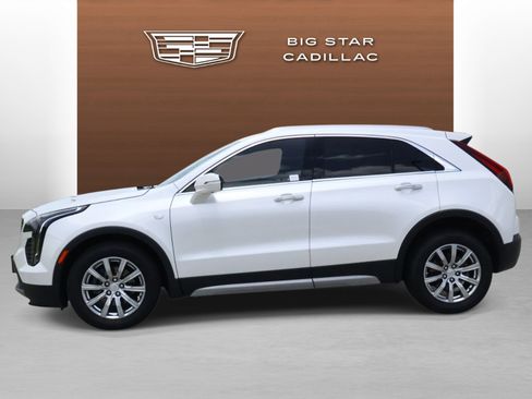 Used 2022 Cadillac XT4 Premium Luxury w/ Technology Package FWD image 2