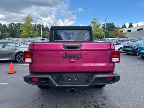 Used 2024 Jeep Gladiator Sport AWD/4WD image 4