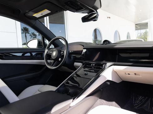 Certified 2025 Porsche Panamera 4S image 28