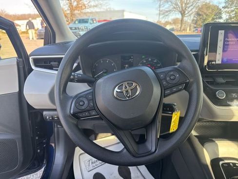 Used 2025 Toyota Corolla LE image 26