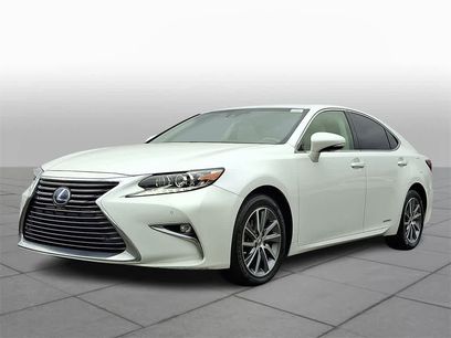 Used 2018 Lexus ES 300h w/ Luxury Package
