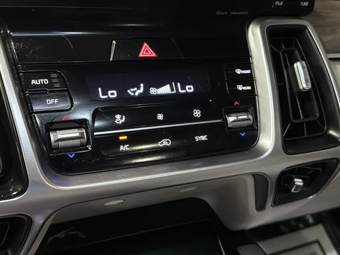 Used 2022 Kia Sorento S w/ Panoramic Sunroof Package AWD/4WD image 19
