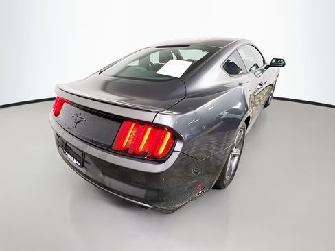 Used 2017 Ford Mustang Coupe RWD image 4