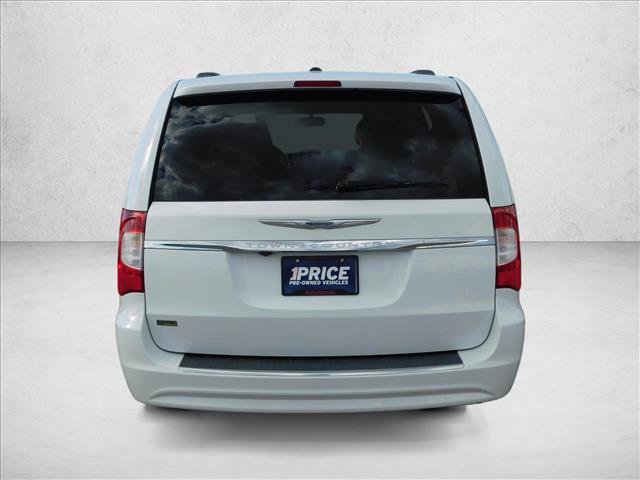 Used 2014 Chrysler Town & Country Touring FWD image 12