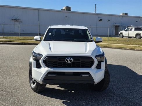 Used 2024 Toyota Tacoma TRD Off-Road image 2