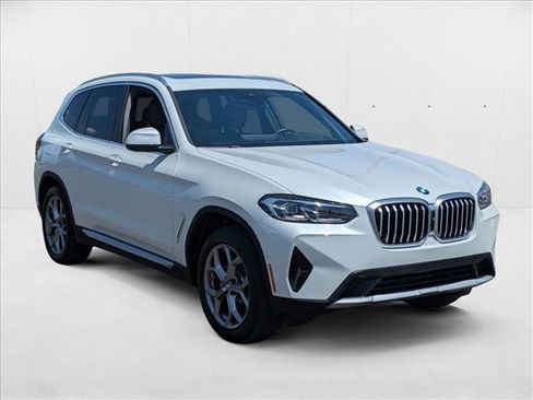 Used 2024 BMW X3 xDrive30i w/ Premium Package w/ZPA image 3