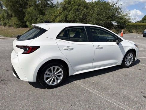 Used 2026 Toyota Corolla SE FWD image 2