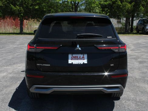 Used 2025 Mitsubishi Outlander SE AWD/4WD image 6