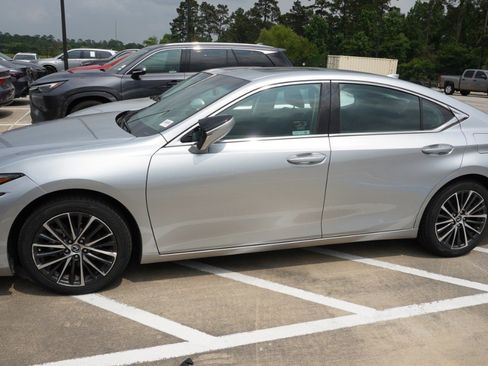 Certified 2023 Lexus ES 300h w/ Premium Package FWD image 4