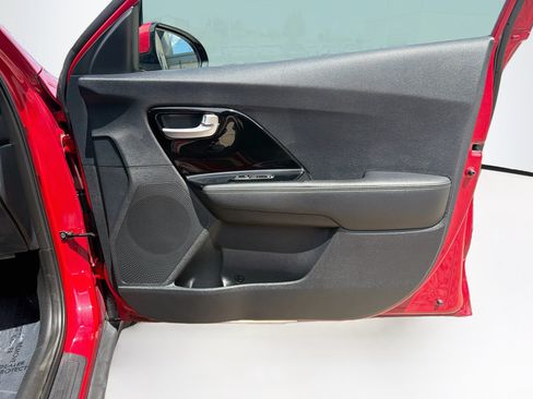 Used 2018 Kia Niro EX FWD image 32