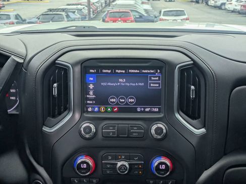 Used 2022 GMC Sierra 2500 AT4 w/ AT4 Preferred Package AWD/4WD image 18