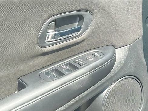 Used 2018 Honda HR-V LX image 22