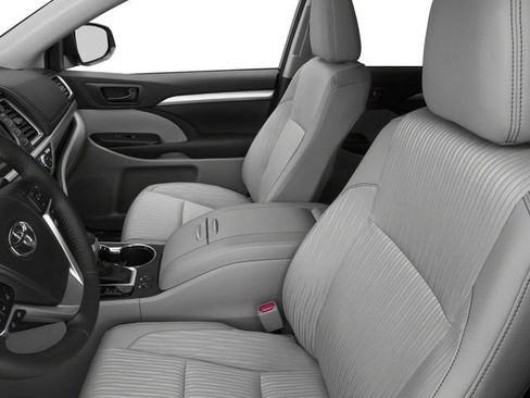 Used 2016 Toyota Highlander Limited Platinum AWD/4WD image 6