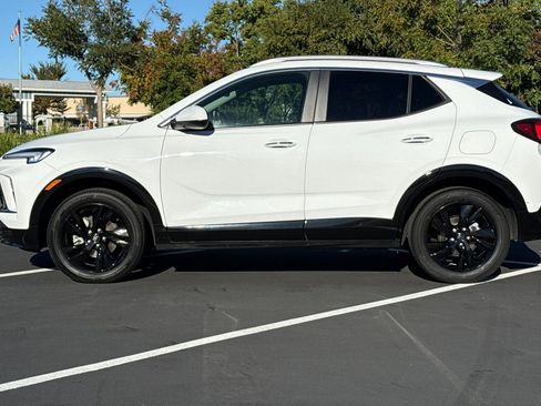 Used 2024 Buick Encore GX Sport Touring image 8