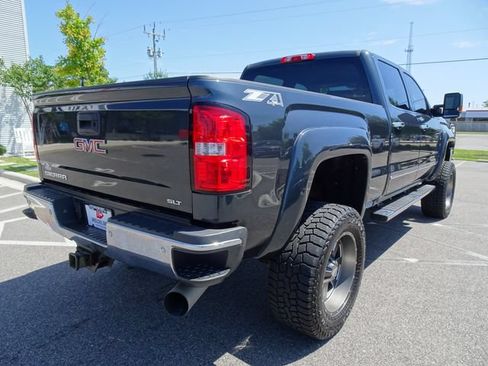 Used 2018 GMC Sierra 2500 SLT w/ Duramax Plus Package AWD/4WD image 4
