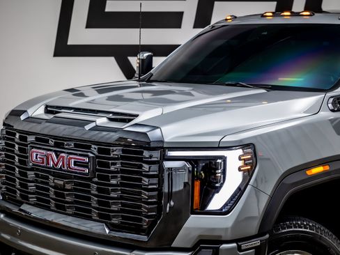 Used 2024 GMC Sierra 3500 Denali Ultimate AWD/4WD image 27