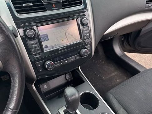 Used 2015 Nissan Altima 2.5 SV w/ Convenience Package FWD image 9